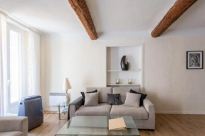 Furnished apartment 2 bedrooms in the old port district near the beaches